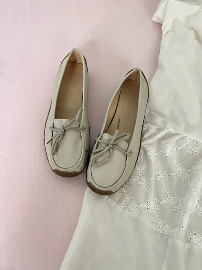 Vintage Lace-Up Flats