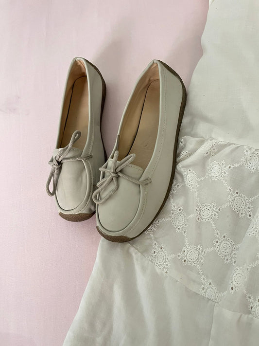 Vintage Lace-Up Flats