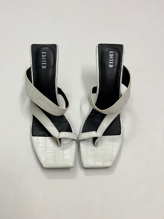 Croc-Embossed Toe-Ring Sculpted Heels, EU41