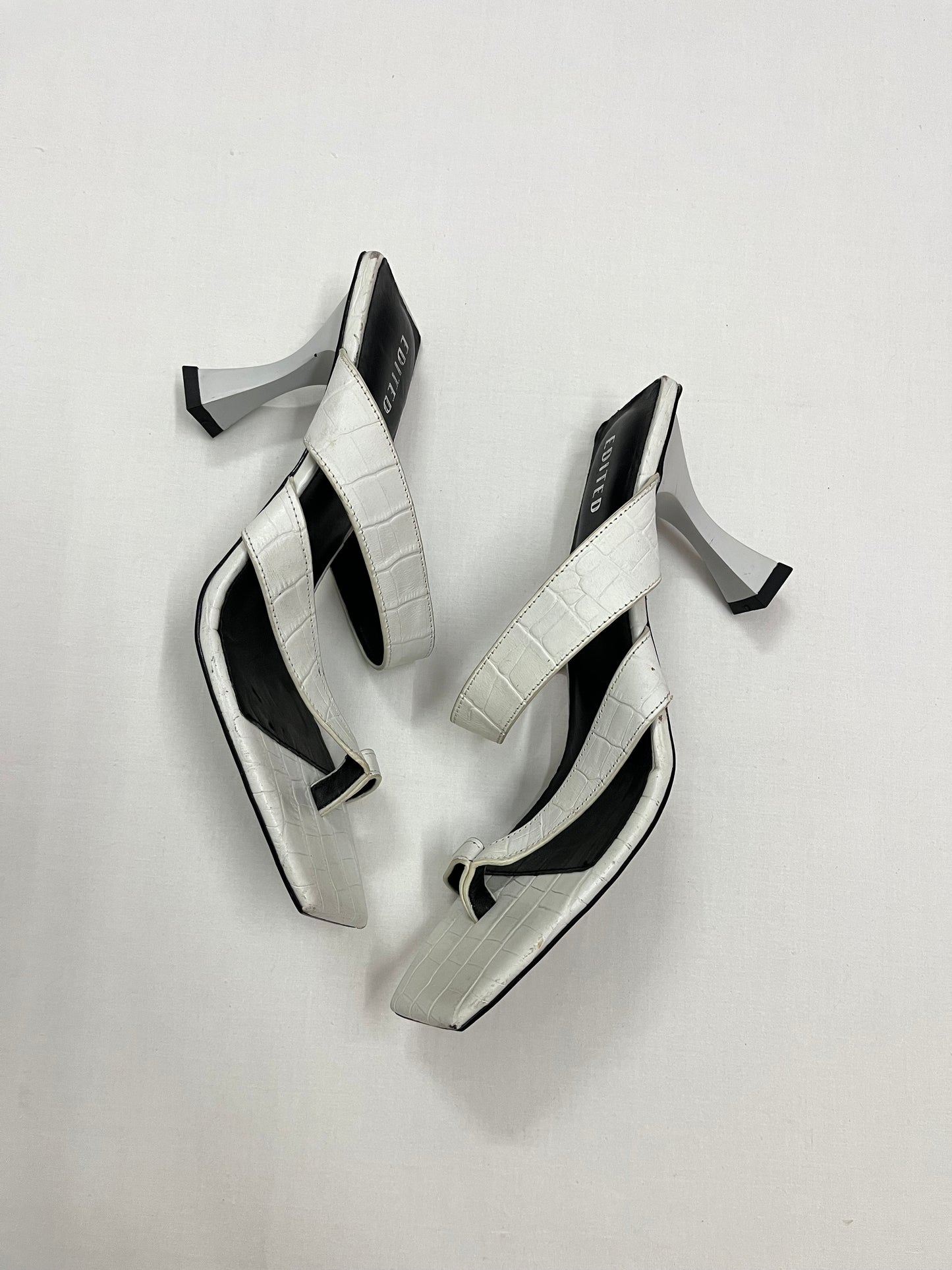 Croc-Embossed Toe-Ring Sculpted Heels, EU41