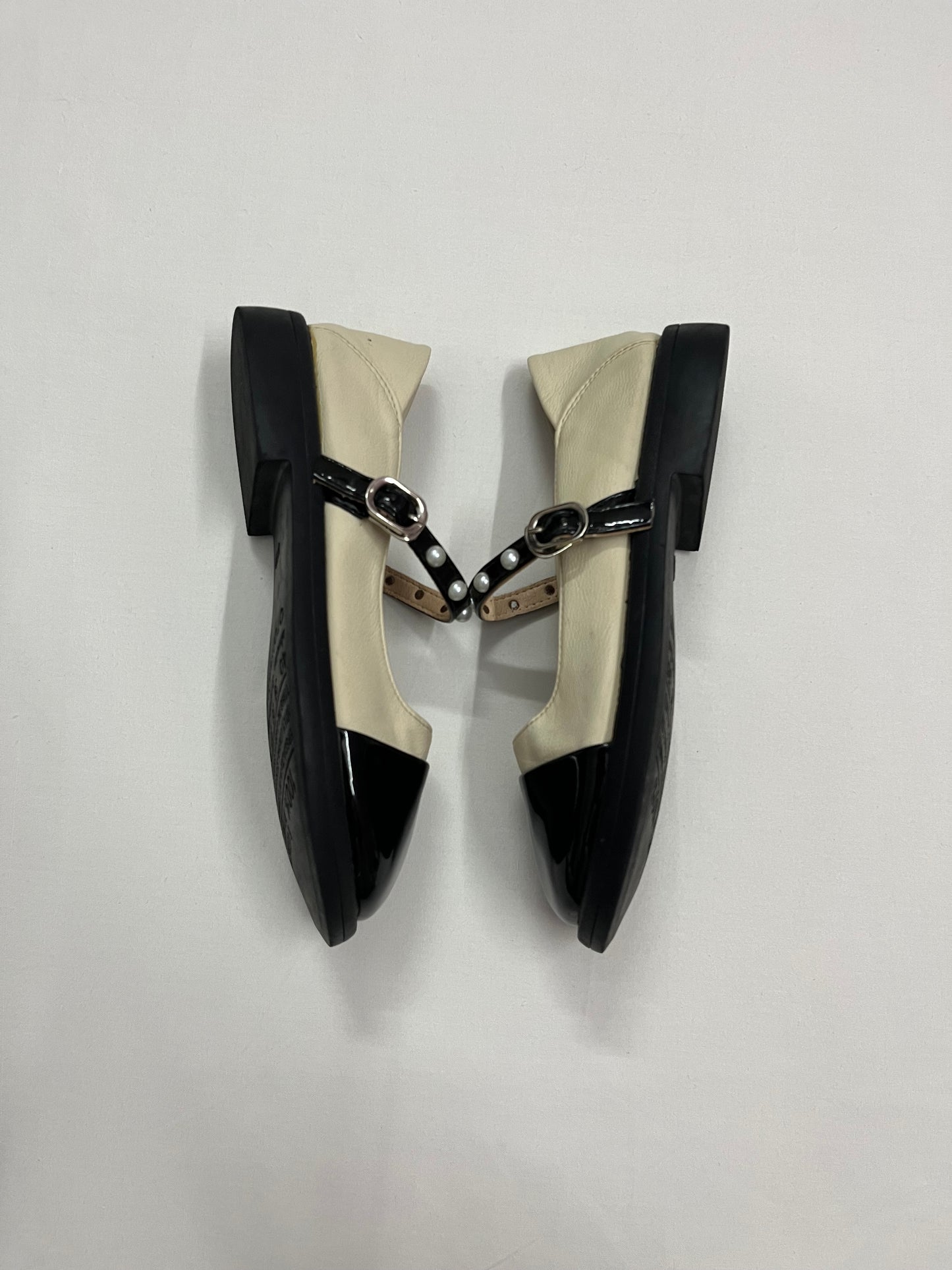 Pearl-Embellished Two-Tone Mary Janes, EU36.5