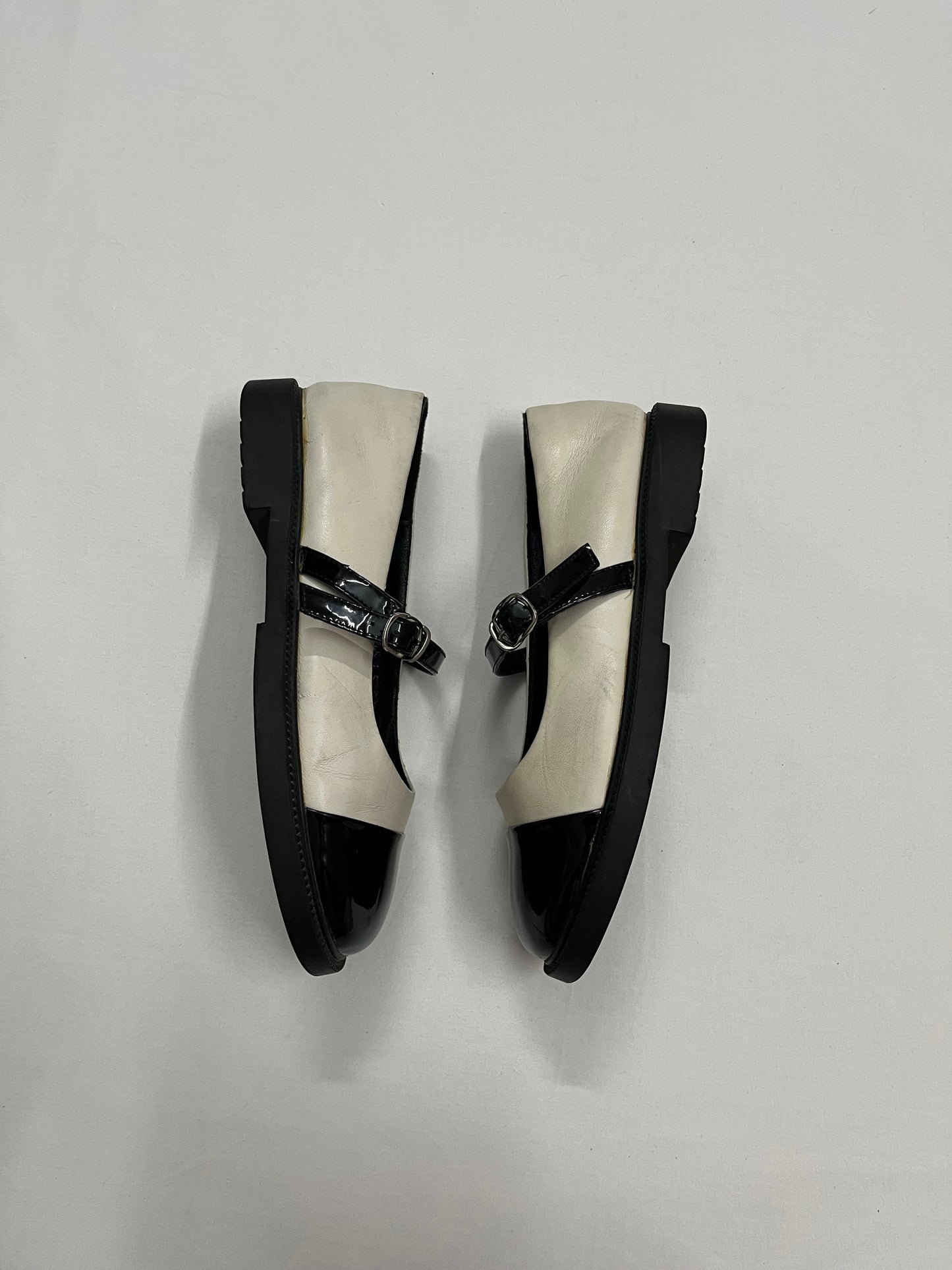Two-Tone Patent Buckle Mary Janes, EU39