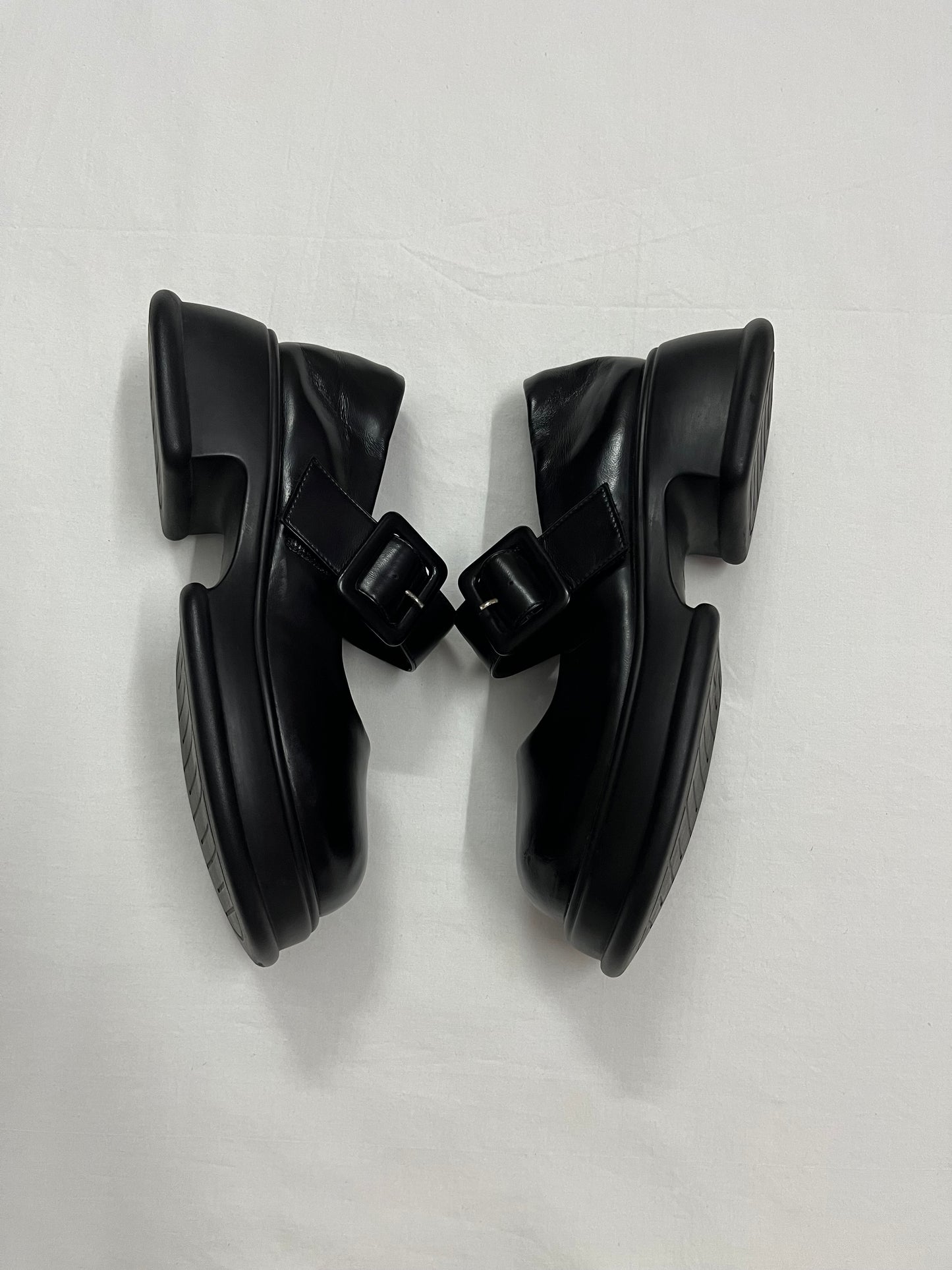 Chunky Buckle Arch Mary Janes, EU38