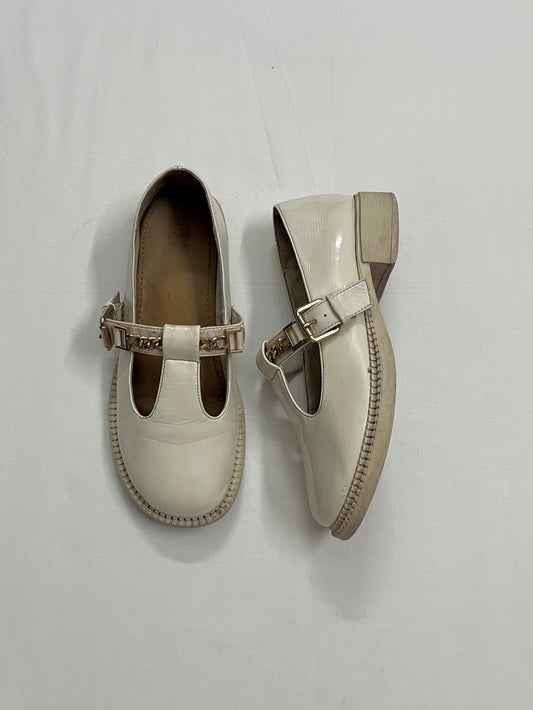 Low-Heel T-Strap Mary Janes, EU38
